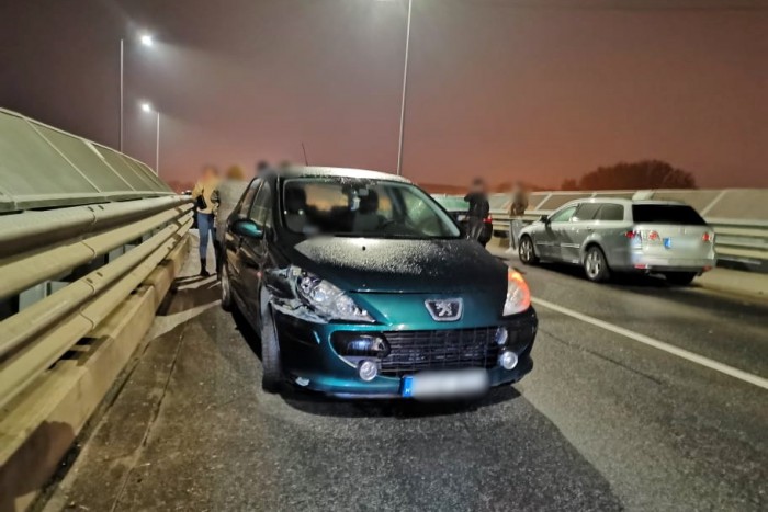 Nyolcas karambol Szombathelyen a jég miatt 1 | Vezess Nyolcas karambol Szombathelyen a jég miatt 1