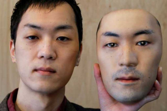 Ez az élethű arcmaszk a 2020-as arctakarási trend bizarr csúcspontja