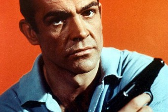 Áron felül kelt el a híres James Bond-pisztoly