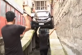 Lehetetlen helyre épített parkolóhelyet egy leleményes 78 éves mérnök