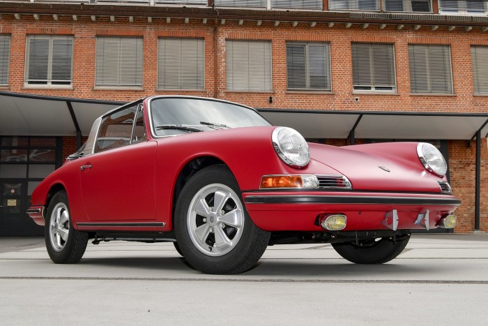 Negyven évig rohadt az autó, ez lett belőle 8