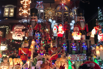 New York gazdag kerülete páratlan fényárban úszik