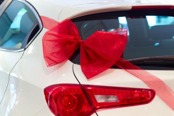 Jézuska helyett hajó és tréler hozza az új autót