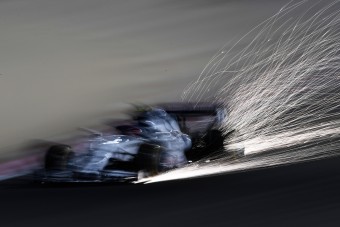 A Forma-1-et is elérte az oltási hisztéria