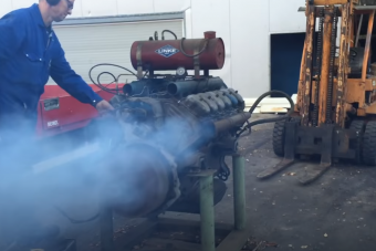 Ezeket a kipufogó nélkül járatott V12-es Tatra motorokat érdemes megnézni