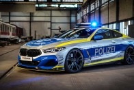 Rendőrruhát kapott a BMW legmenőbb kupéja 21