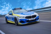 Rendőrruhát kapott a BMW legmenőbb kupéja 26