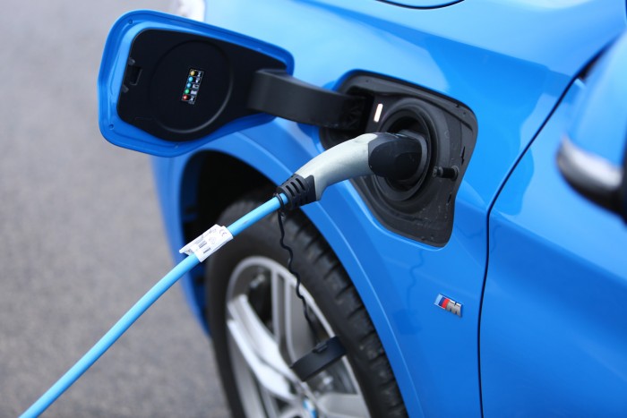 BMW-s életérzés három hengerrel, zöld rendszámmal – BMW X1 xDrive25e 17