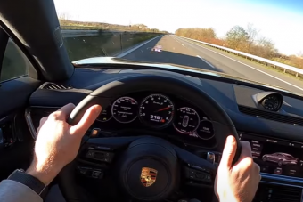 Érdemes megnézni hogy megy 300 km/óra felett ez a Porsche Panamera