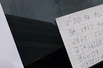 Kemény hangvételű cetli landolt egy szélvédőn: 