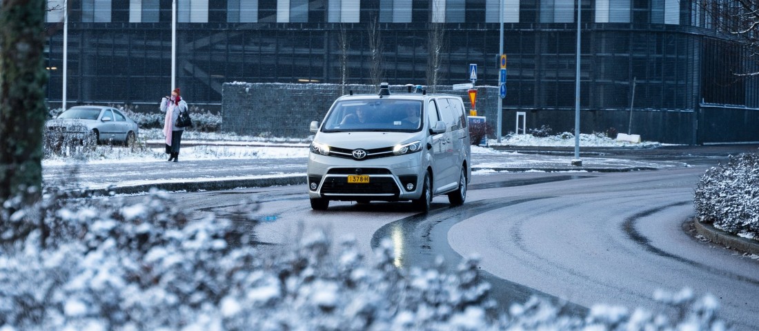 Önjáró kisbuszok szállítják az utasokat a norvég fővárosban