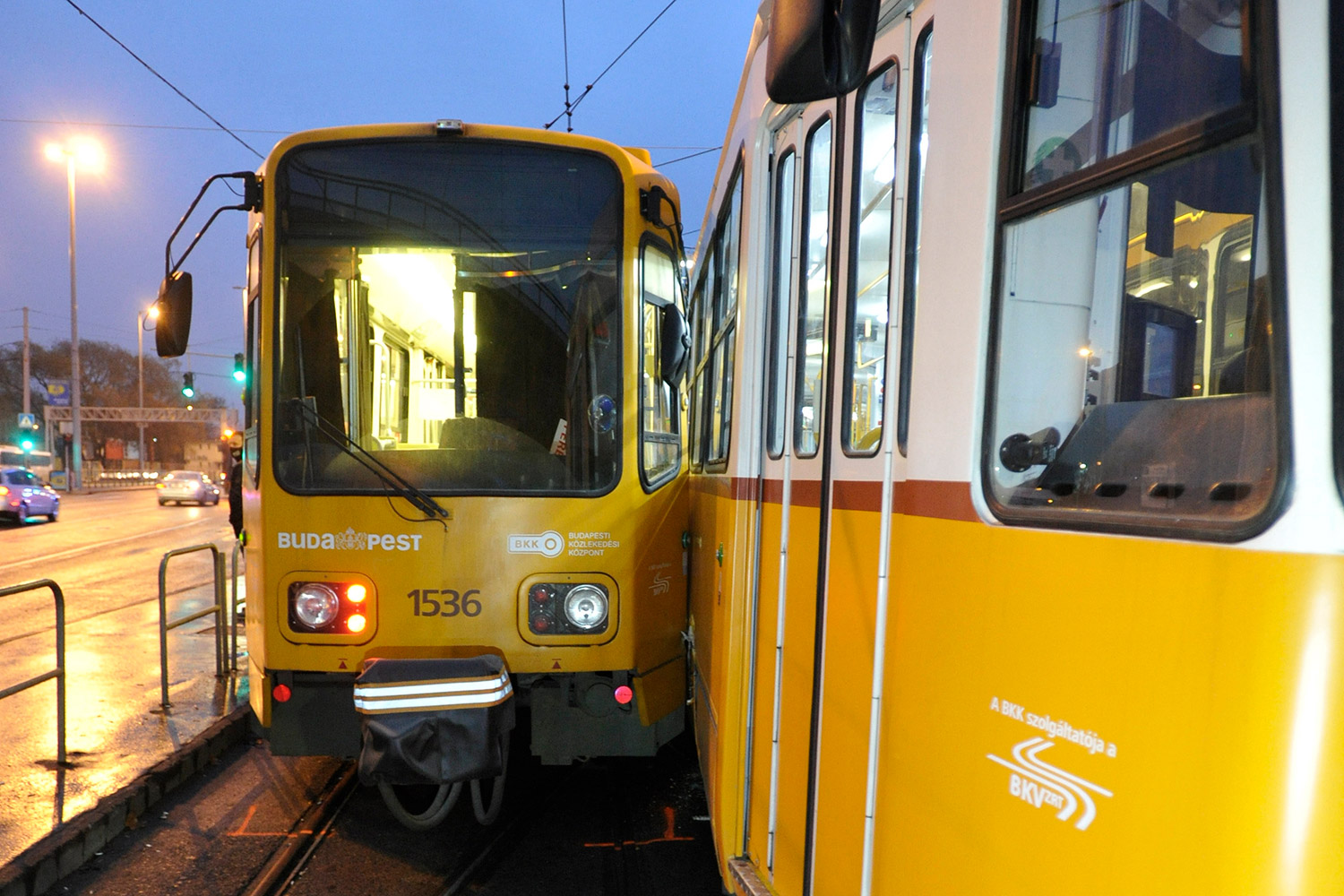 Összeütközött két villamos Budapesten – fotók 1