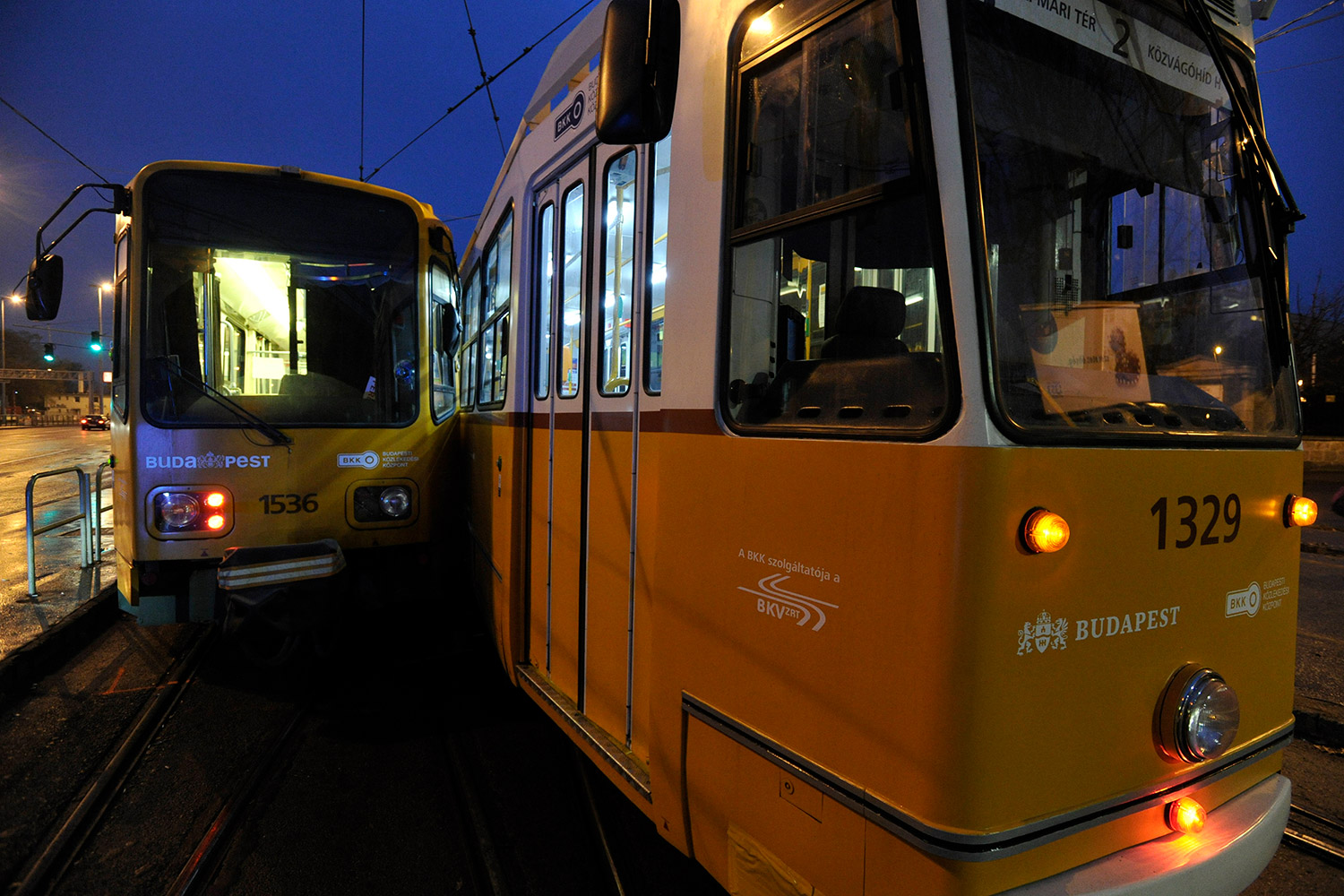 Összeütközött két villamos Budapesten – fotók 4