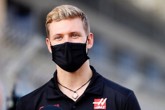 Eldőlt, ez lesz a kis Schumi rajtszáma az F1-ben