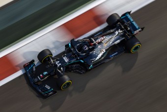 F1: Russell elrontotta Hamilton Mercedesét