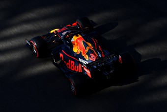 F1: Nem kezdett jól a visszatérő Hamilton