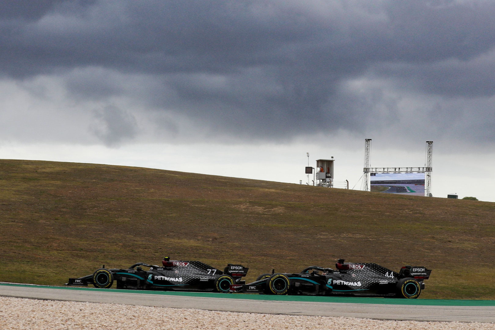 F1: Verstappen csúnyán elpáholta csapattársát 2 F1: Verstappen csúnyán elpáholta csapattársát 2