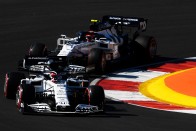 F1: Verstappen csúnyán elpáholta csapattársát 28