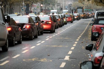 Vajon télen is indokolt a körúti biciklisáv? Használja egyáltalán valaki? Megnéztük.