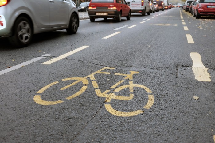 Vajon télen is indokolt a körúti biciklisáv? Használja egyáltalán valaki? Megnéztük. 3