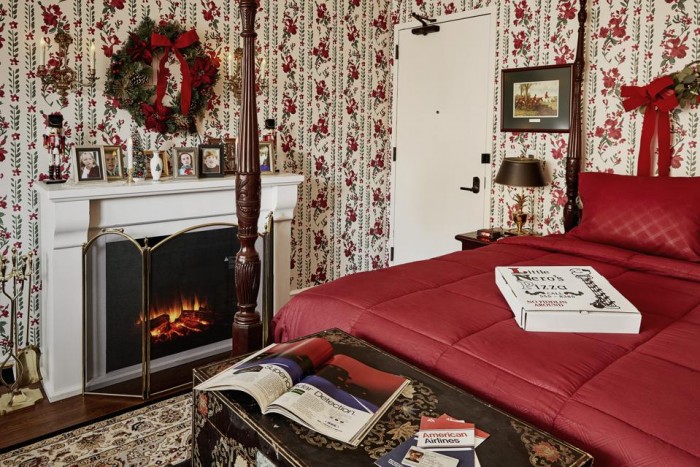 A Reszkessetek, betörőkből ismert házat idézi ez a lakosztály