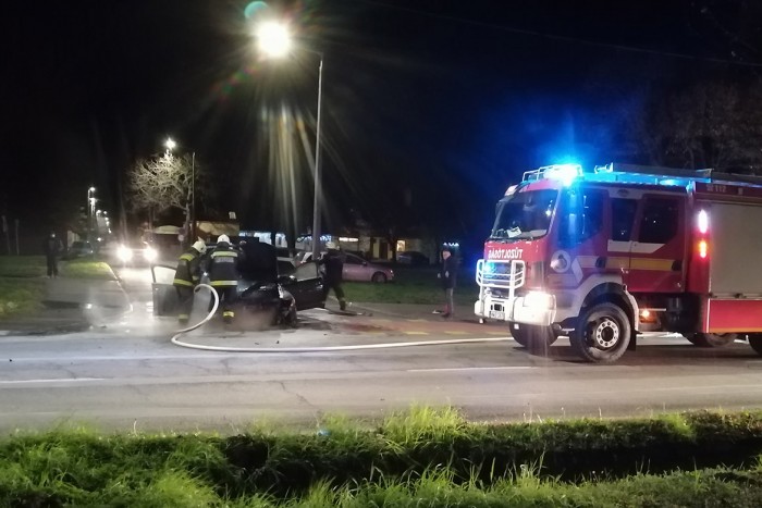 Nézni is fáj, ahogy kigyulladt egy Audi Békéscsabán 2