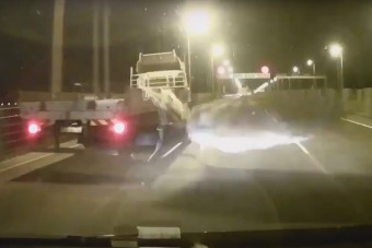 Vajon lemetszi az autó tetejét, ha az a lemez elszabadul?