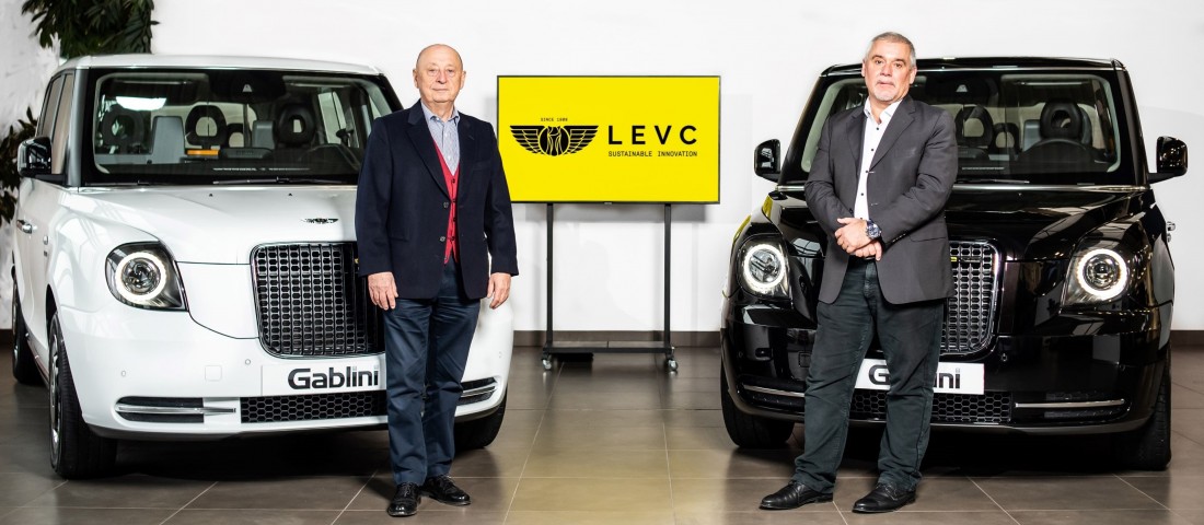 Betör Magyarországra a londoni taxik gyártója