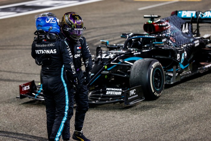 Hamilton: Bottasnak nincs szüksége védelemre