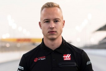 Megvan a döntés a mellfogdosó F1-pilóta sorsáról