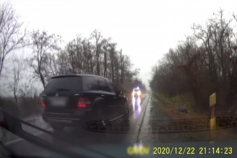 Nem engedte el a mentőt, meredek helyzet lett belőle