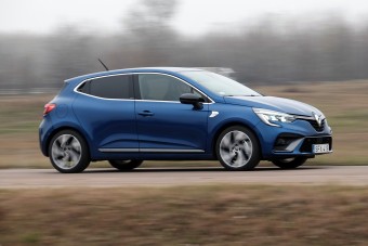 Elmegy kevesebb benzinnel is? - Izgalmas hibrid hajtás egy kisautóban