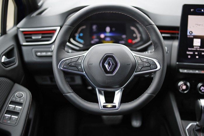 Elmegy kevesebb benzinnel is? – Izgalmas hibrid hajtás egy kisautóban 10