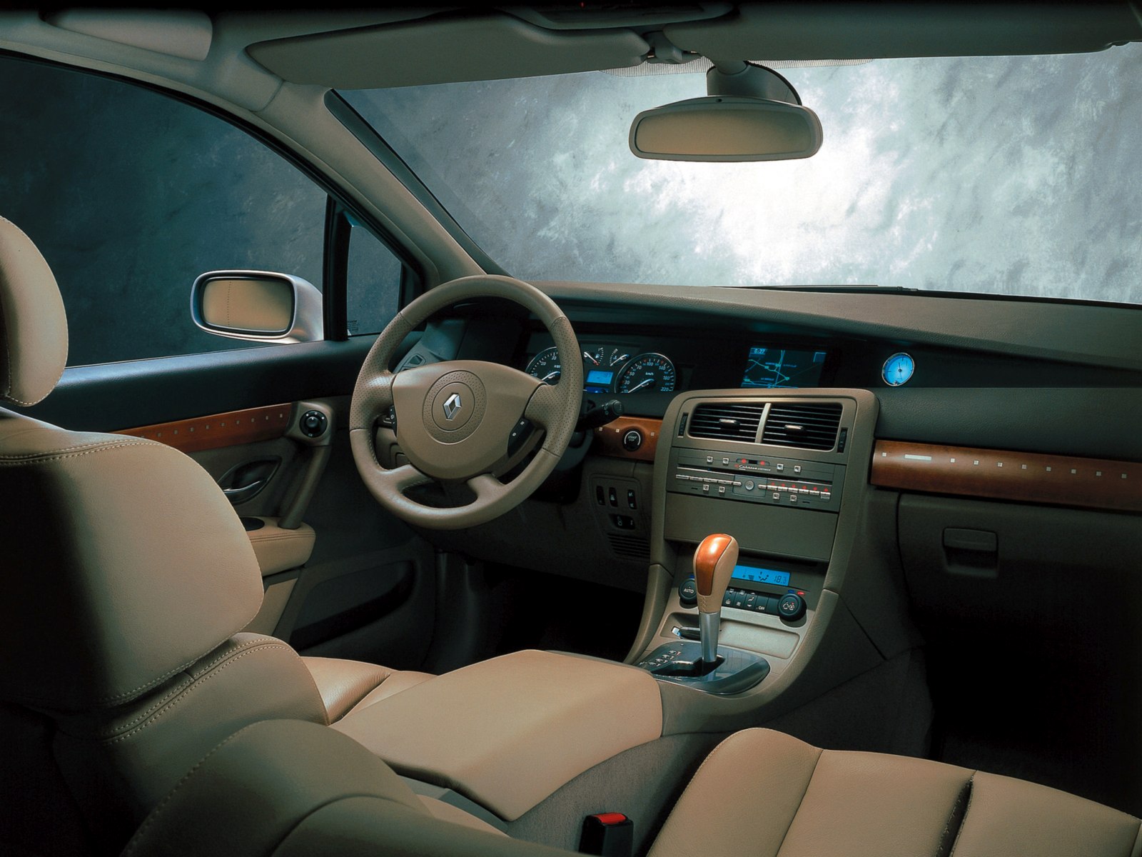 Ennek a bukott, furcsa francia luxusautónak a motorja az igazi kincse 3 | Vezess Ennek a bukott, furcsa francia luxusautónak a motorja az igazi kincse 3