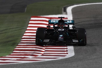 F1: Az élen kezdett Hamilton helyettese