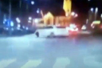 A rendőrök orra előtt driftelt egy miskolci autós