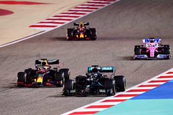 F1: Verstappen nem bánja, hogy kikosarazta a Mercedest