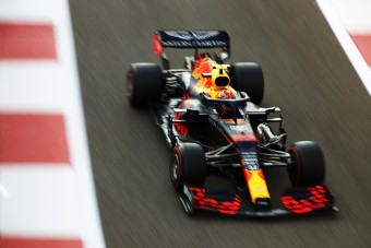 F1: Albon mindent megtett, hogy ne rúgják ki