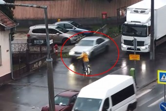 Eszelős: a járdán tépett a pofátlan pesti autós