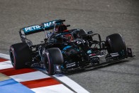 F1: Zúzódásokat szerzett a Mercedesben Russell 1