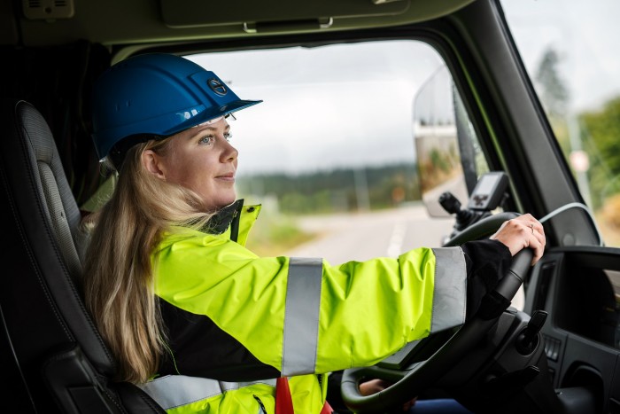 Már 10 éves a Volvo nehéz terepe szánt teherautója 2 | Vezess Már 10 éves a Volvo nehéz terepe szánt teherautója 2