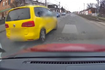 Mérgezett egérként hasított a taxis az Üllői úton