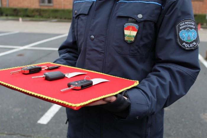 Új autókat kaptak a magyar rendőrök 2