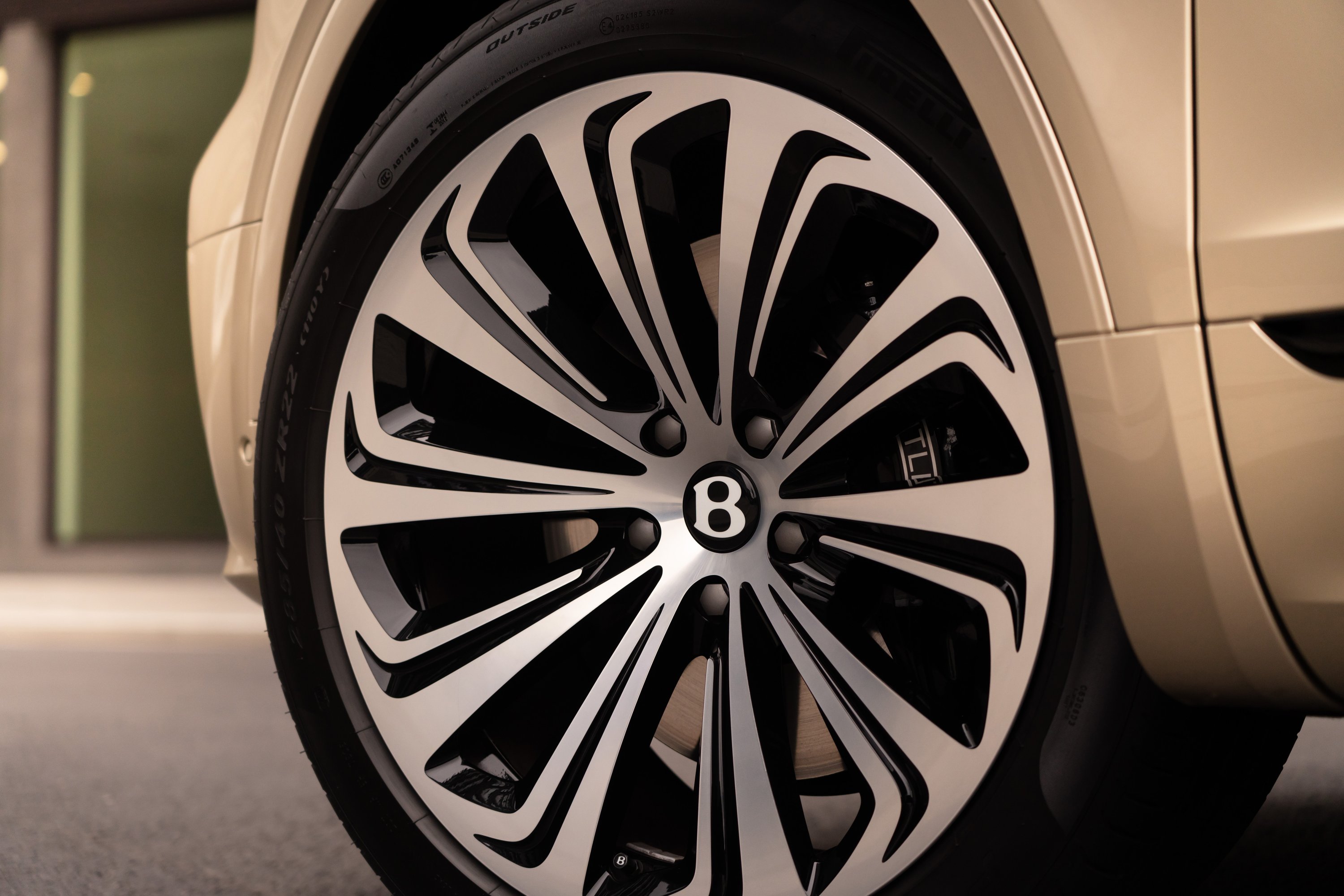 Megújult a Bentley Bentayga Hybrid 6