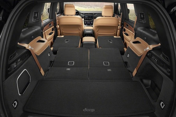 Három üléssoros óriásterepjárót épít a Jeep 7 | Vezess Három üléssoros óriásterepjárót épít a Jeep 7