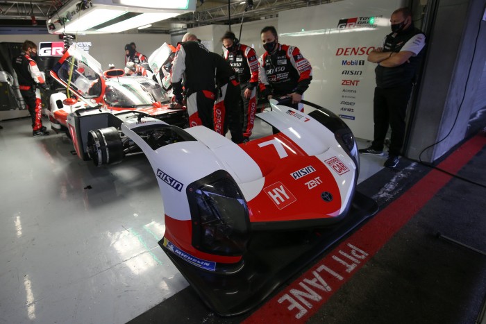 Bemutatta új hibrid versenyautóját a Toyota 6 | Vezess Bemutatta új hibrid versenyautóját a Toyota 6