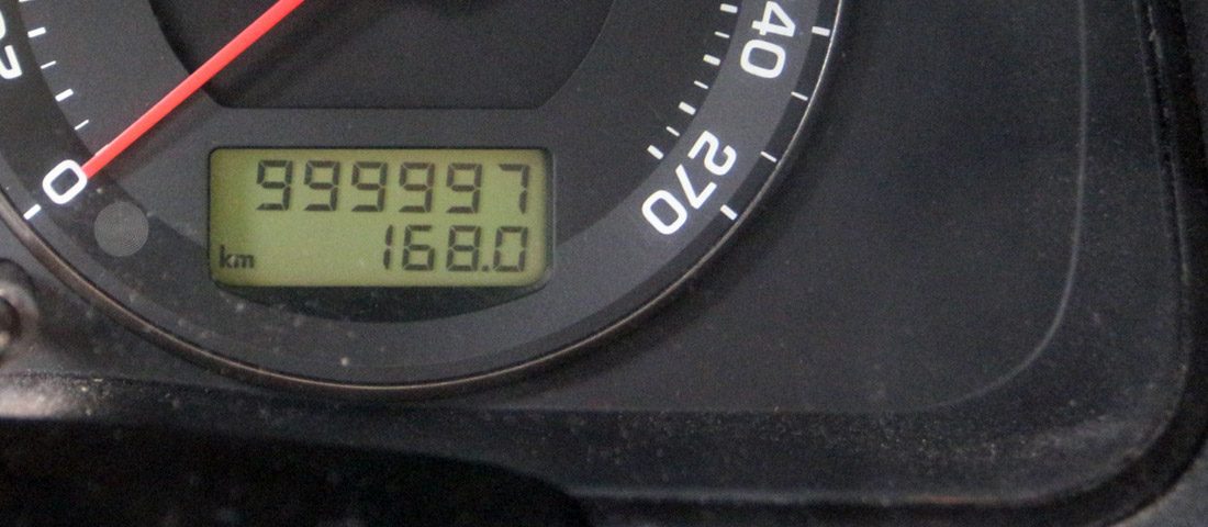 Használt autó 1 millió km-rel: menekülj előle?