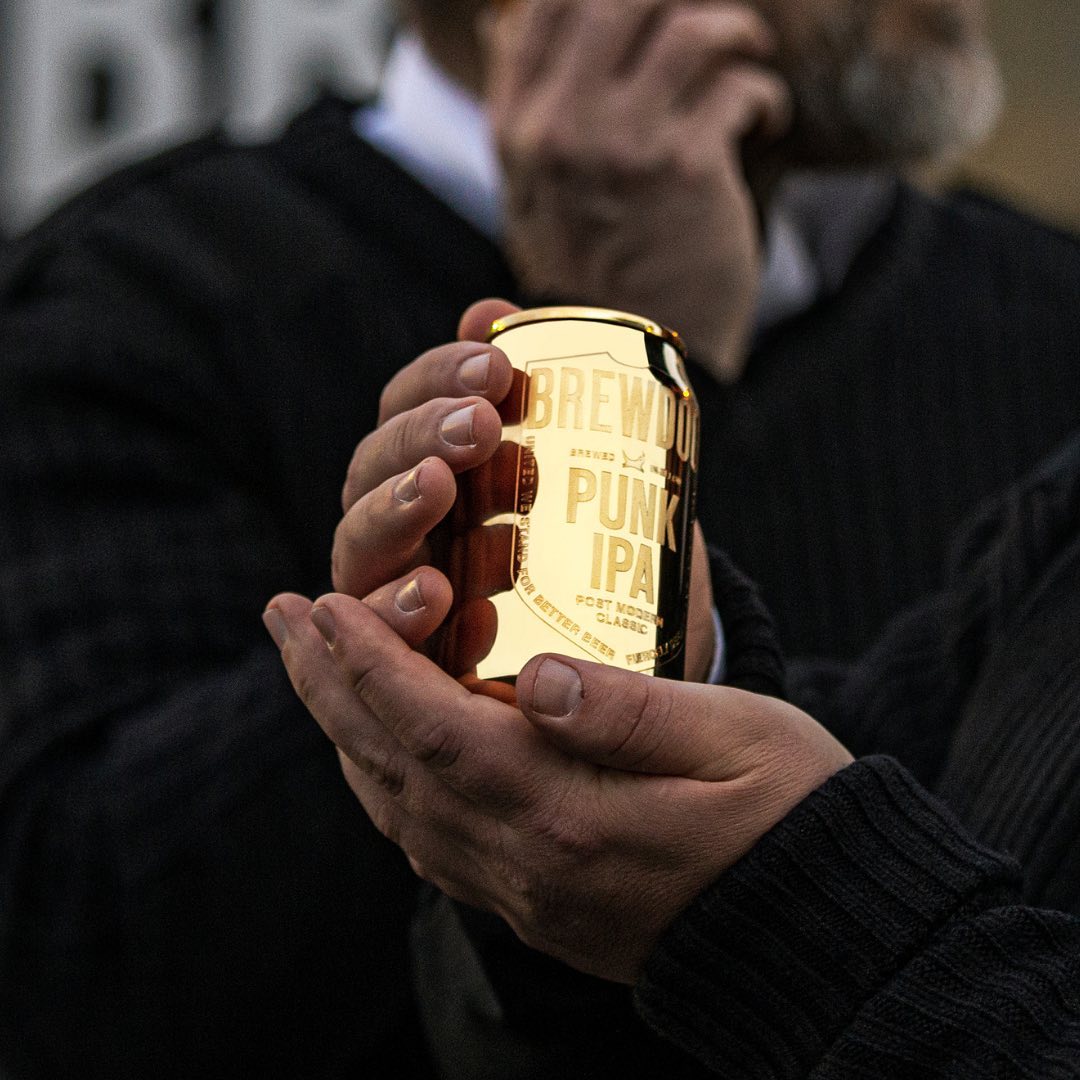 Mesebeli ajándékot adott vevőinek a sörgyár 1 | Vezess Mesebeli ajándékot adott vevőinek a sörgyár 1