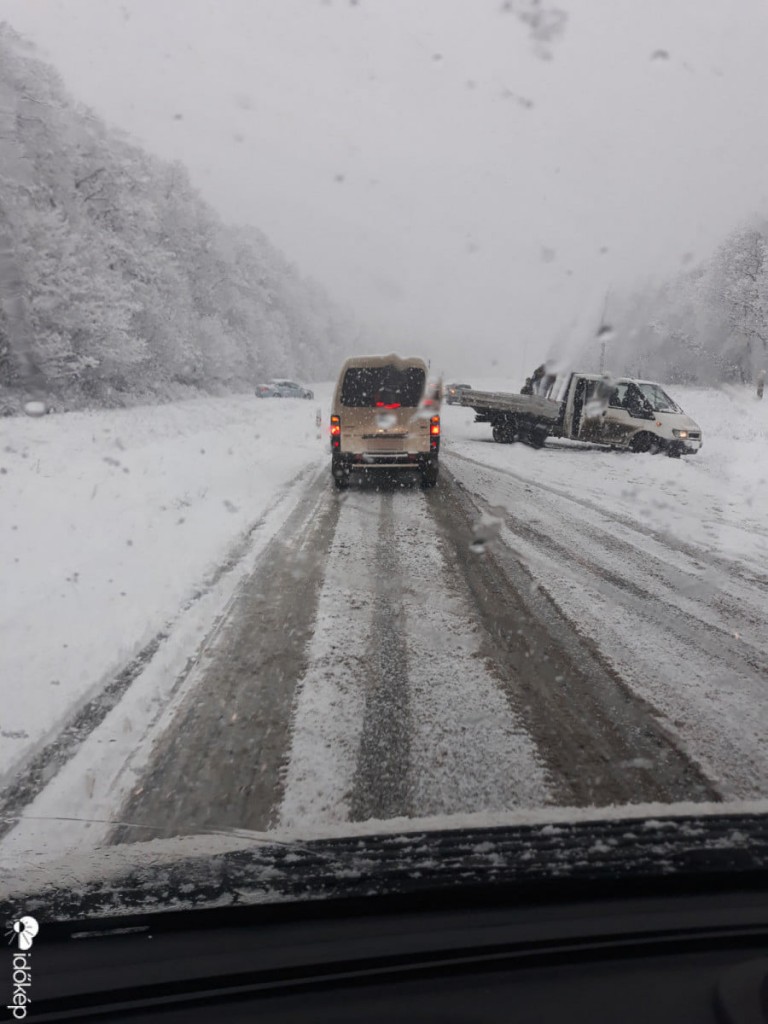 Elég erősen rákezdett a havazás, több főutat le kellett zárni 1 | Vezess Elég erősen rákezdett a havazás, több főutat le kellett zárni 1