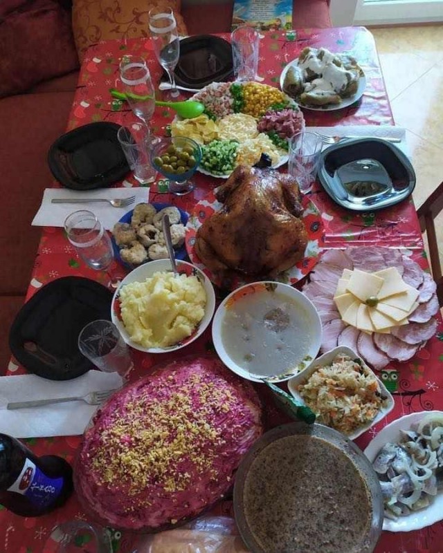 Így néz ki az orosz ünnepi asztal újévkor 10 | Vezess Így néz ki az orosz ünnepi asztal újévkor 10